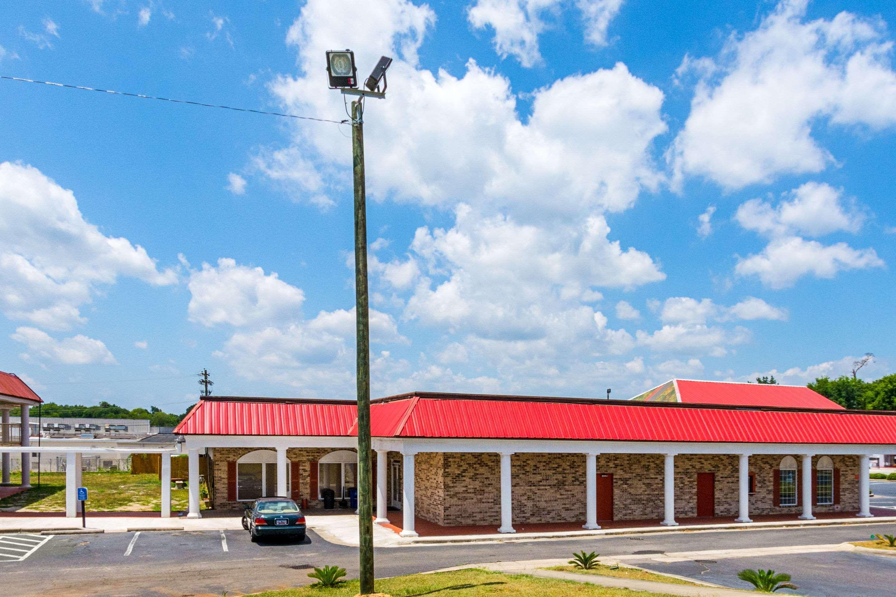Orangeburg Inn & Suites Exterior photo