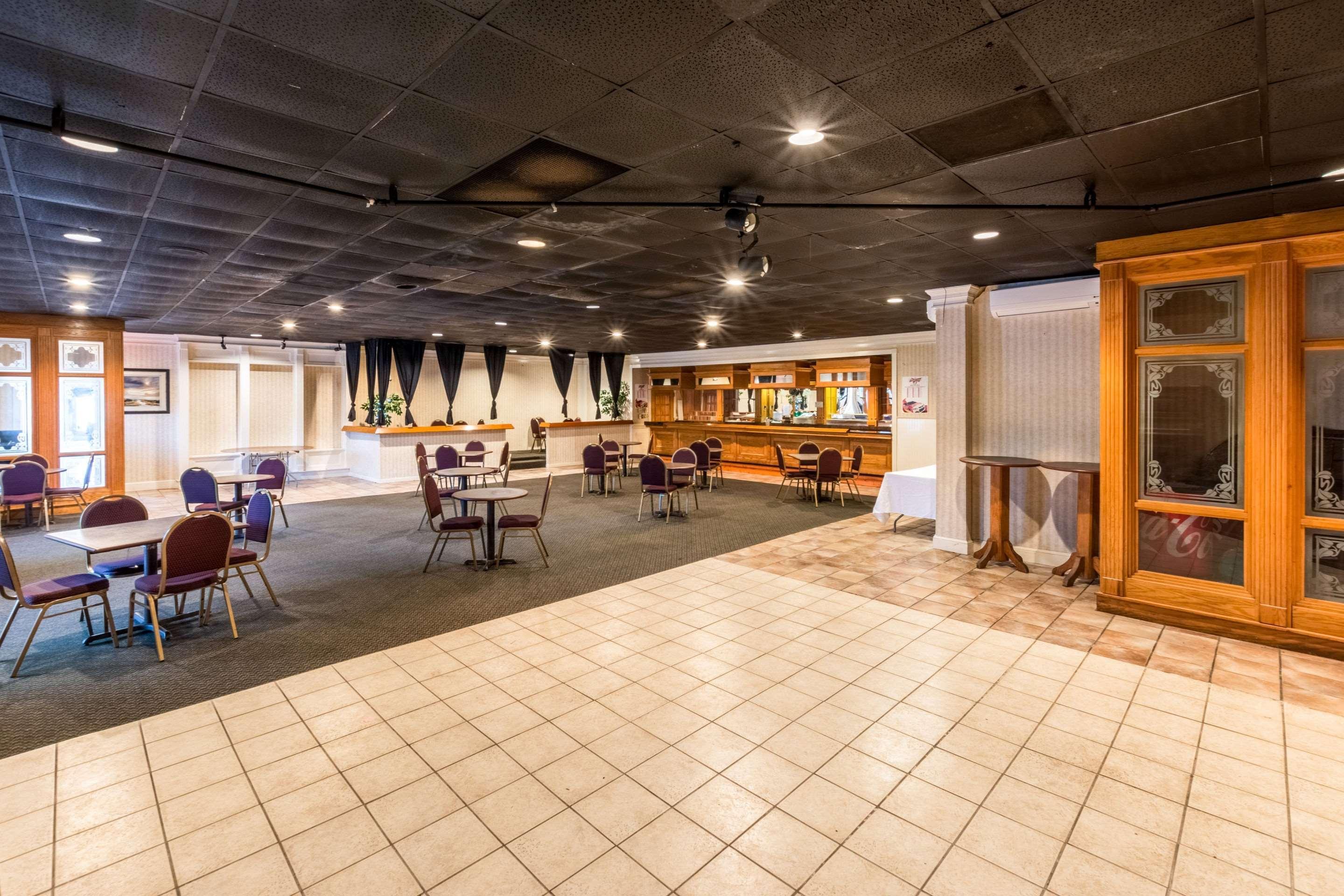 Orangeburg Inn & Suites Exterior photo