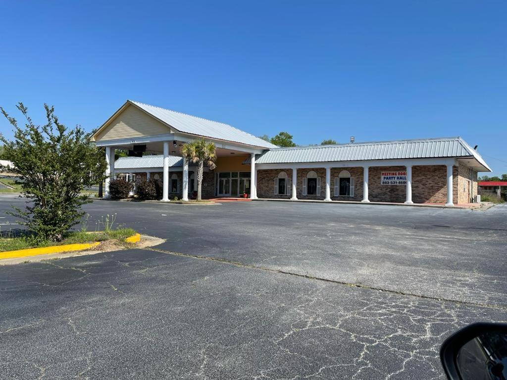 Orangeburg Inn & Suites Exterior photo